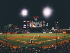 网球赛场焦点！俄罗斯队对阵美国队，体能极限考验，赛场硬仗一触即发