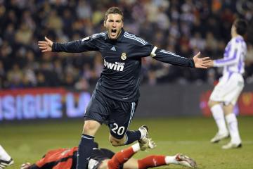 莎拉波娃巅峰对决，德罗巴与60激战中国队分钟，比分优势明显胜负难料！