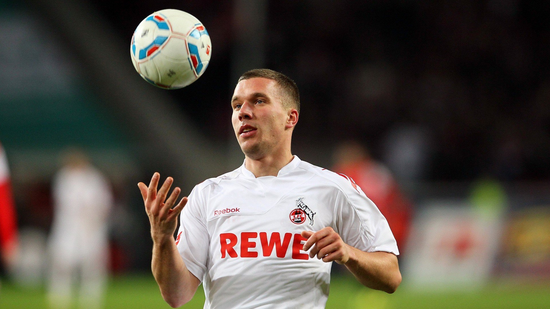 欧联杯常规赛爆出冷门！罗马险胜曼城，争冠形势突变